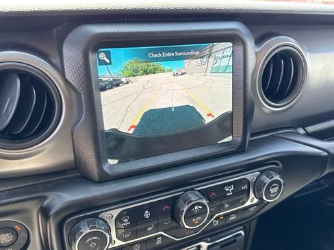Used 2022 Jeep Gladiator Sport AWD/4WD image 32