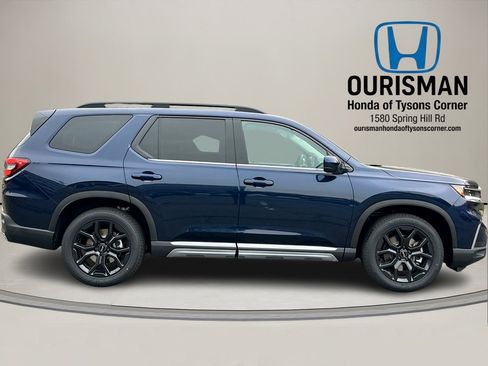 New 2025 Honda Pilot Touring image 2