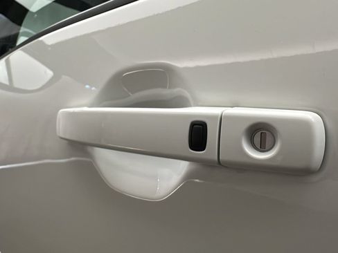 Used 2025 Nissan Frontier SV w/ SV Convenience Package AWD/4WD image 10