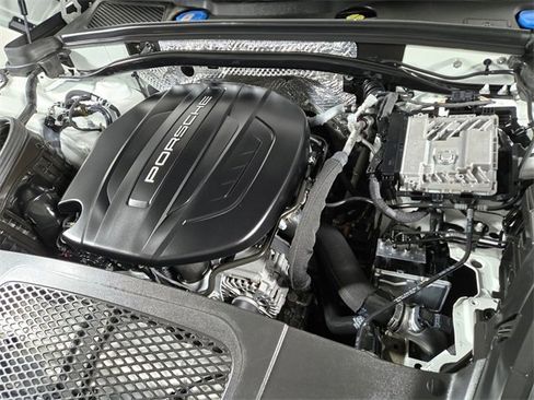Used 2021 Porsche Macan image 26