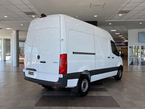 Used 2025 Mercedes-Benz Sprinter 2500 image 18