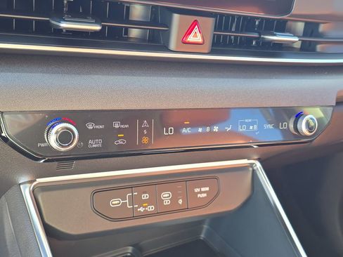 New 2026 Kia Carnival EX FWD image 26