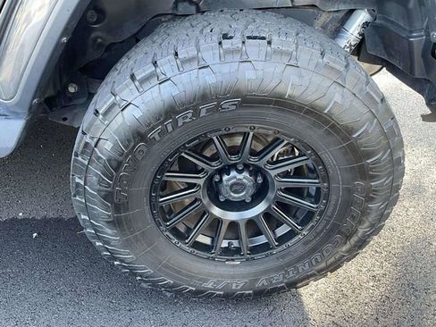 Used 2018 Jeep Wrangler Unlimited Sahara image 22