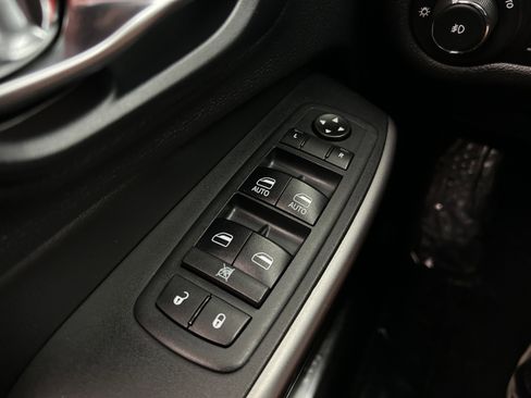 Used 2019 Jeep Cherokee Limited AWD/4WD image 25
