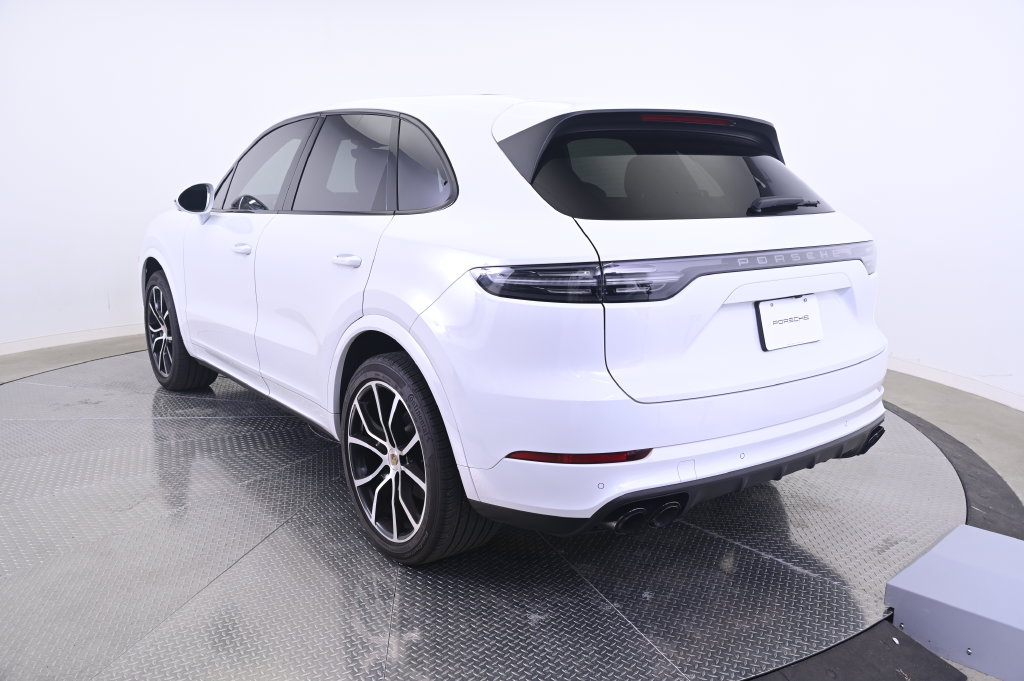 Used 2023 Porsche Cayenne Platinum Edition AWD/4WD image 3