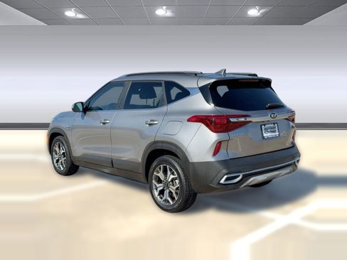 Used 2021 Kia Seltos EX image 3