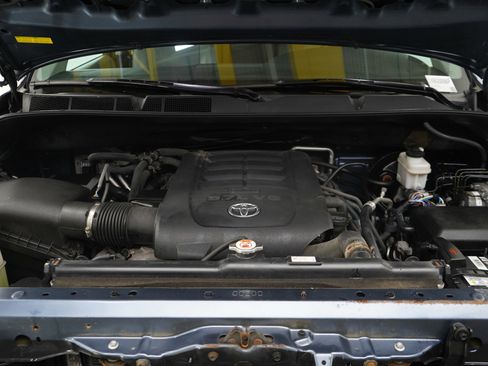 Used 2018 Toyota Sequoia Limited AWD/4WD image 32