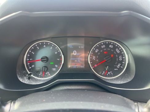 Used 2021 Toyota RAV4 XLE Premium image 14