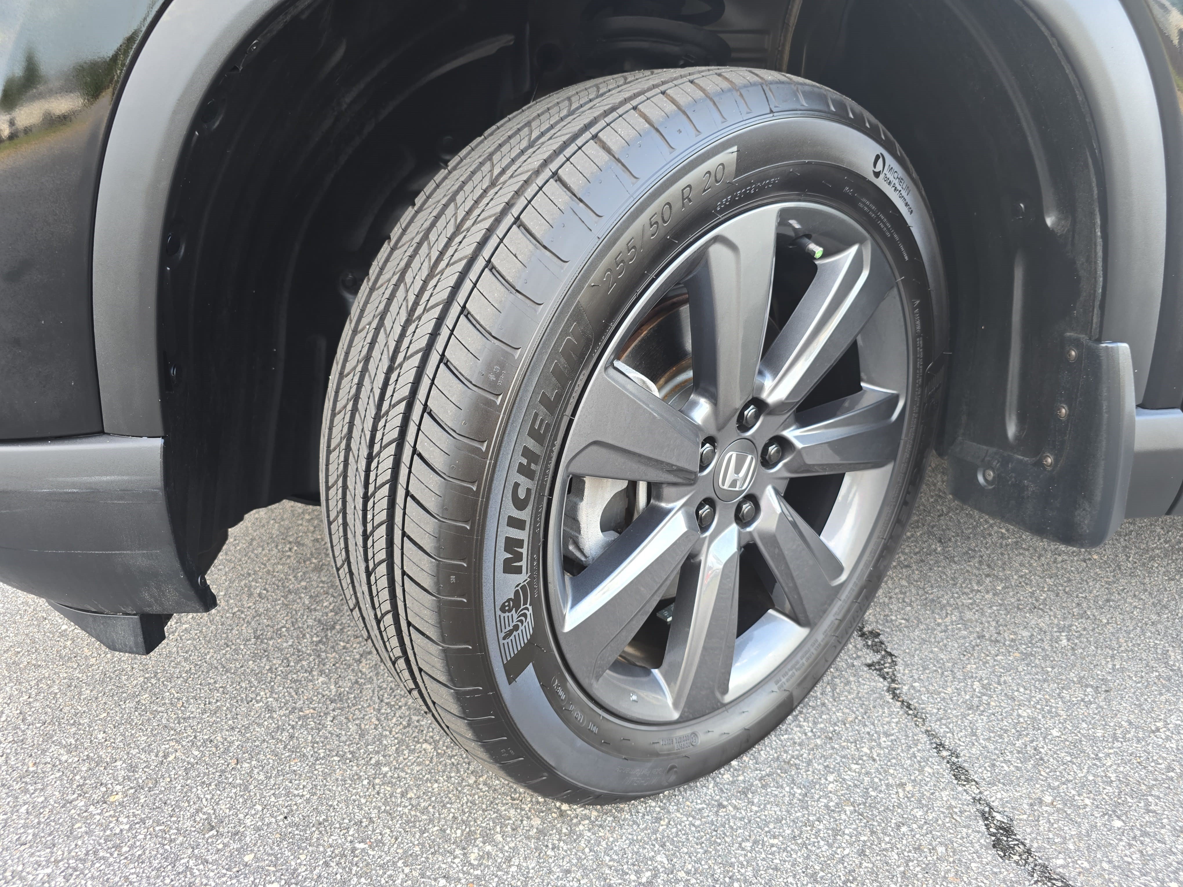Used 2025 Honda Pilot Sport image 32