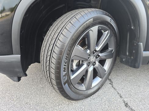 Used 2025 Honda Pilot Sport image 32
