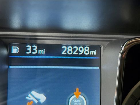 Certified 2019 Nissan Titan SV w/ SV Convenience Package image 5