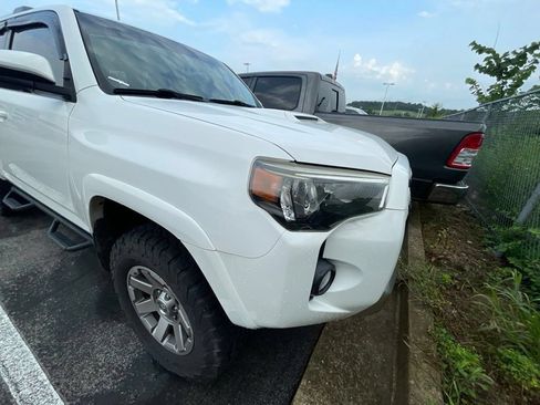 Used 2015 Toyota 4Runner Trail Premium AWD/4WD image 4