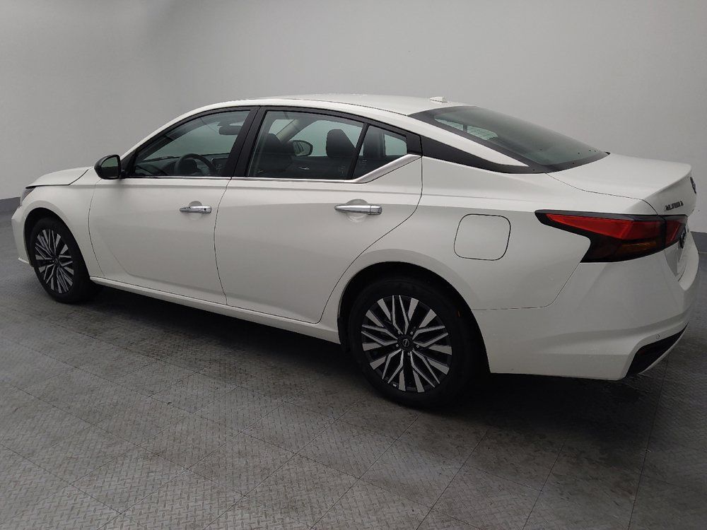 Used 2025 Nissan Altima 2.5 SV AWD/4WD image 3