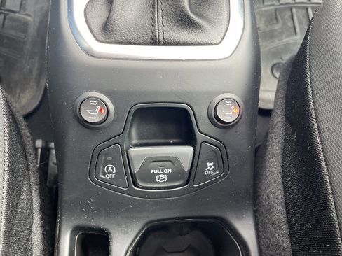 Used 2023 Jeep Renegade Altitude w/ Sun/Sound Group image 22