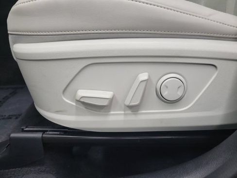 Used 2024 Kia Sorento S w/ Panoramic Sunroof Package FWD image 21