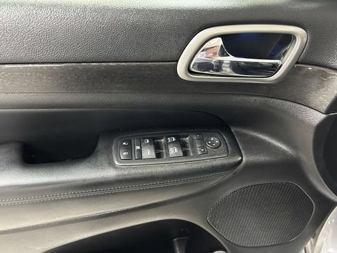 Used 2017 Jeep Grand Cherokee Altitude AWD/4WD image 17