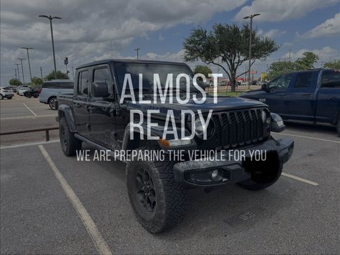 Used 2023 Jeep Gladiator Sport AWD/4WD image 5