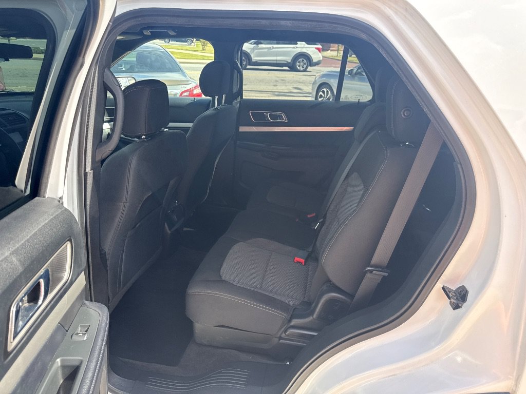 Used 2017 Ford Explorer XLT AWD/4WD image 12