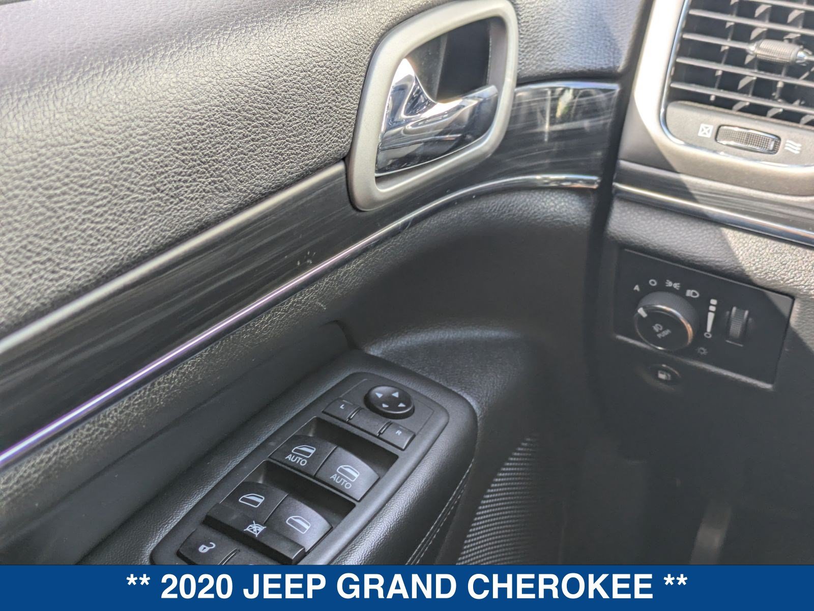 Used 2020 Jeep Grand Cherokee Limited AWD/4WD image 26