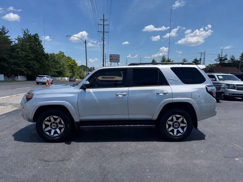 Used 2020 Toyota 4Runner TRD Off-Road AWD/4WD image 3