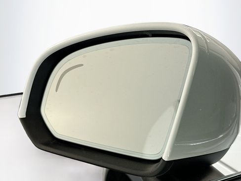 Used 2025 Volvo XC40 B5 Plus image 16