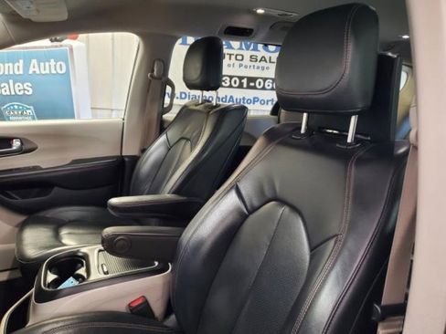 Used 2020 Chrysler Pacifica Touring-L Plus FWD image 17