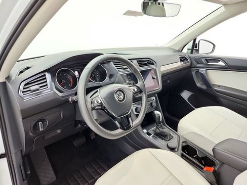 Used 2021 Volkswagen Tiguan SE w/ Panoramic Sunroof Package AWD/4WD image 16