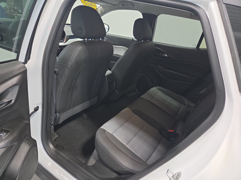 Used 2025 Chevrolet Trax LT w/ LT Convenience Package FWD image 20