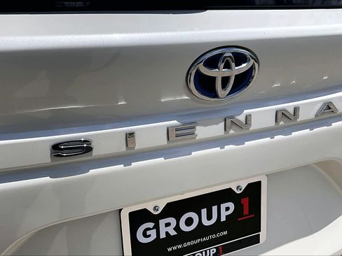Used 2021 Toyota Sienna Limited FWD image 10