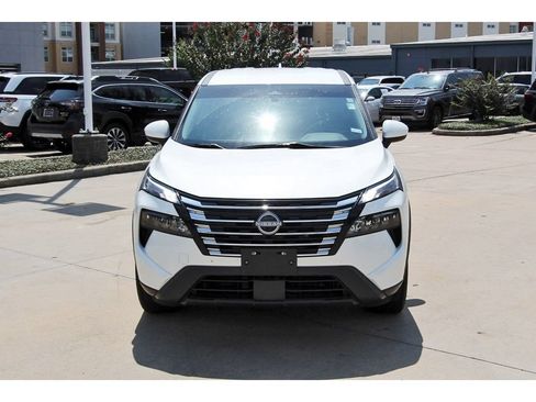 Used 2024 Nissan Rogue SV FWD image 2