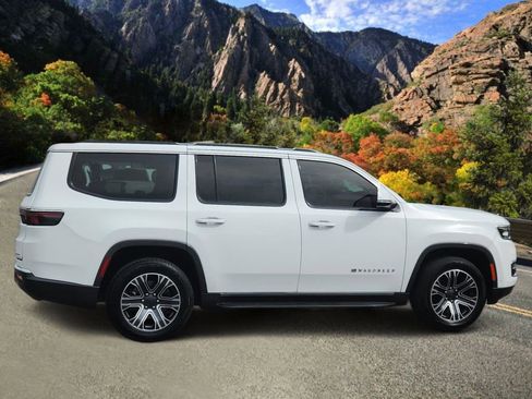 Used 2022 Jeep Wagoneer Series III w/ Flexible Seating Group image 2