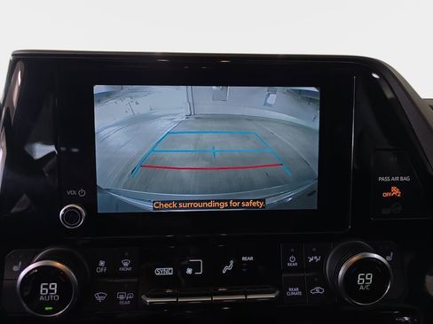 Used 2023 Toyota Highlander XLE image 24