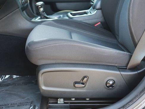 Used 2019 Dodge Charger SXT image 10