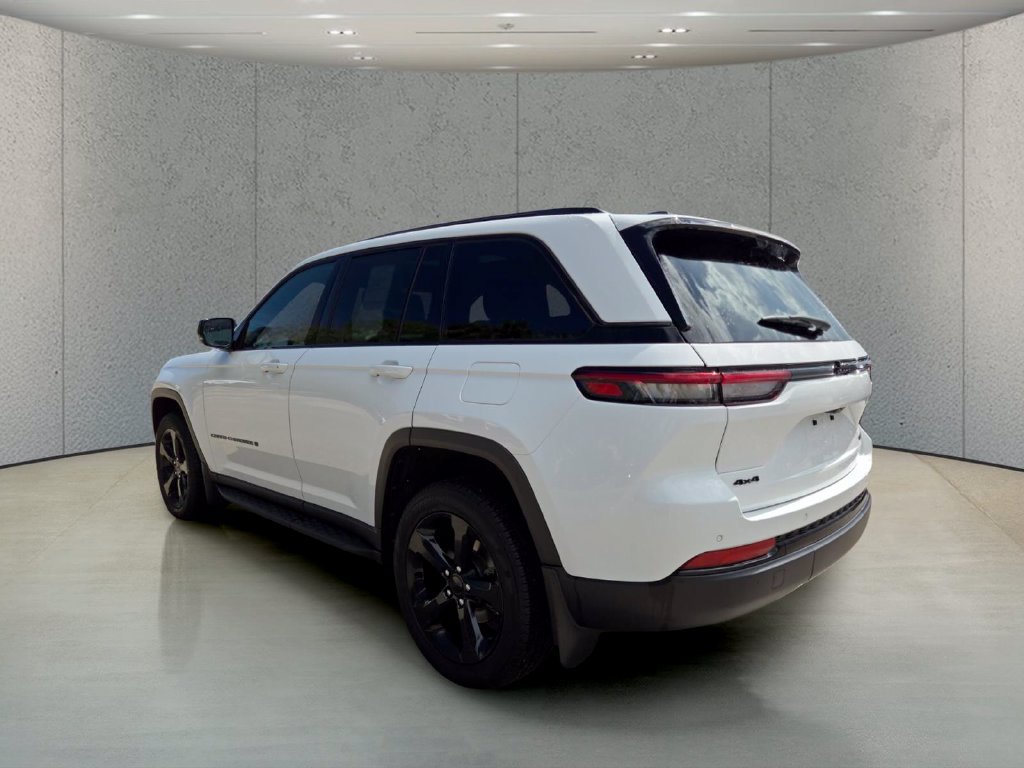 Used 2025 Jeep Grand Cherokee Limited w/ Luxury Tech Group II AWD/4WD image 8