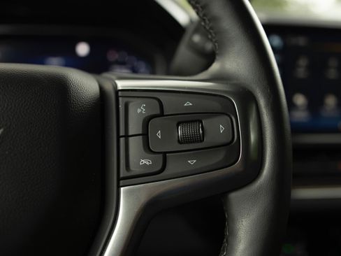Used 2023 Chevrolet Silverado 1500 LT AWD/4WD image 7