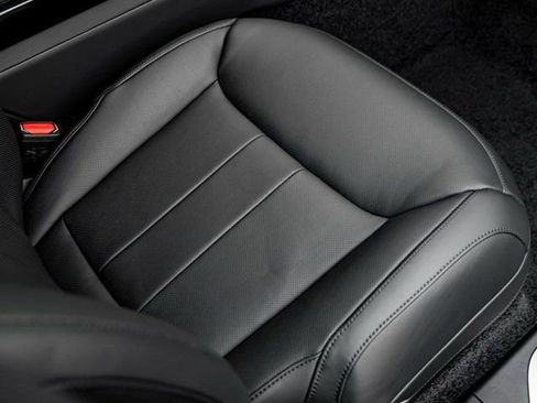 New 2025 Land Rover Range Rover SE image 28