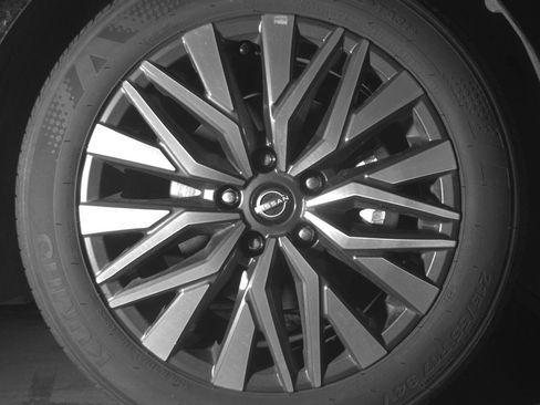 Used 2025 Nissan Altima 2.5 SV image 13