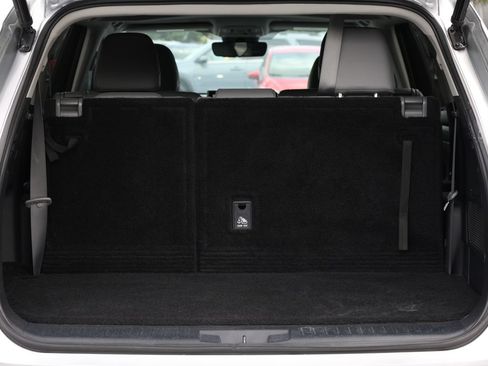 Used 2023 Toyota Highlander XLE FWD image 8