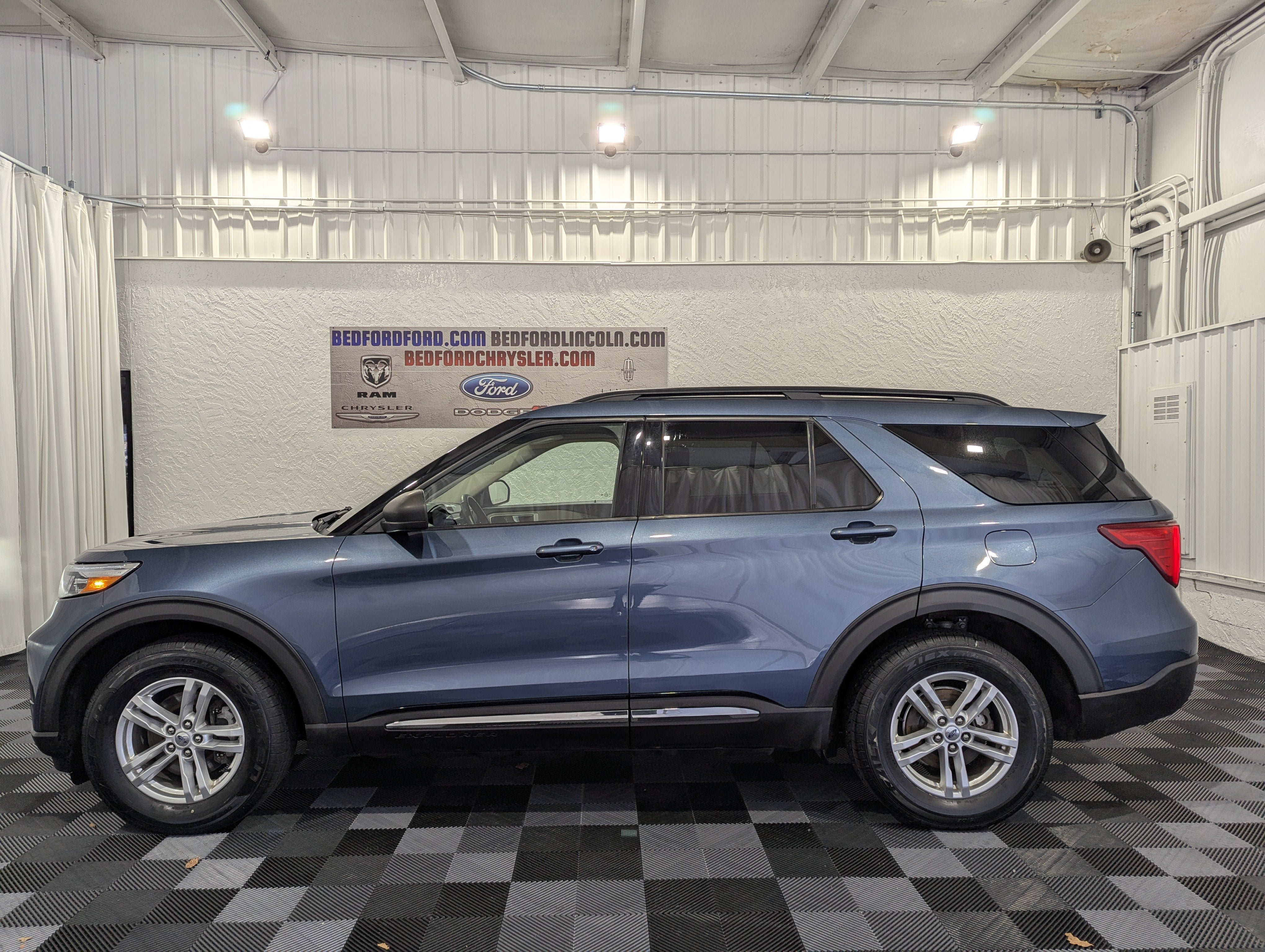 Used 2020 Ford Explorer XLT w/ Equipment Group 202A AWD/4WD image 2
