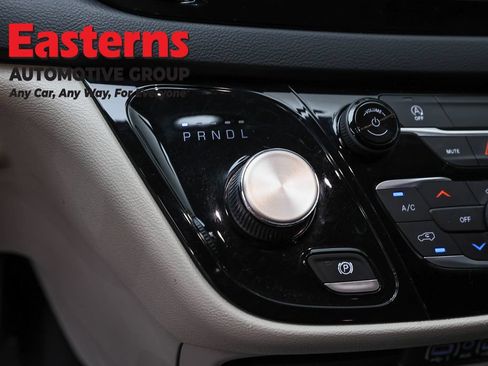 Used 2022 Chrysler Voyager LX FWD image 13