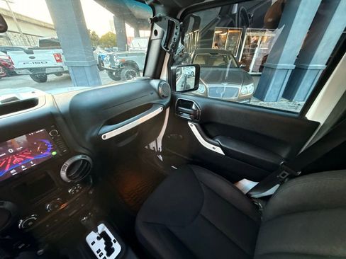 Used 2017 Jeep Wrangler Unlimited Sport image 25