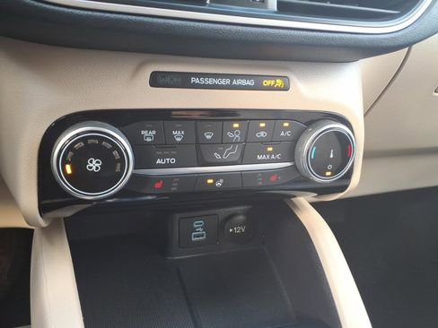 Used 2022 Ford Escape SE w/ Cold Weather Package image 15