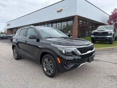 Used 2023 Kia Seltos S AWD/4WD image 1