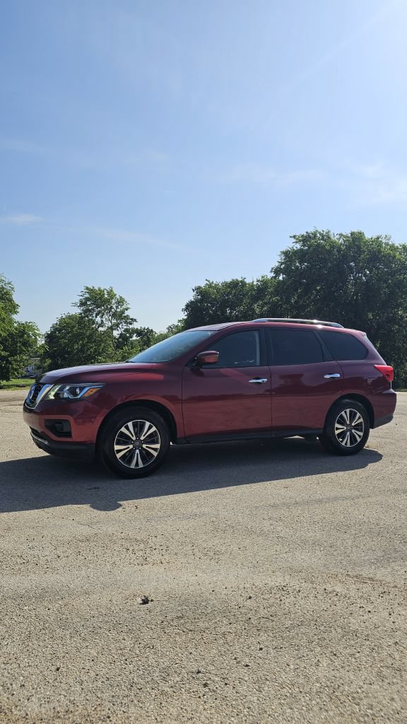 Used 2017 Nissan Pathfinder S FWD image 1