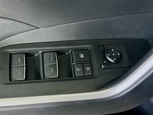 Used 2025 Toyota RAV4 XLE FWD image 15