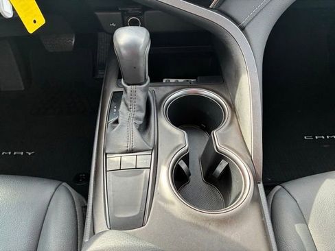 Used 2022 Toyota Camry SE image 17