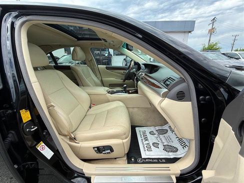 Used 2013 Lexus LS 460 w/ Comfort Pkg RWD image 27