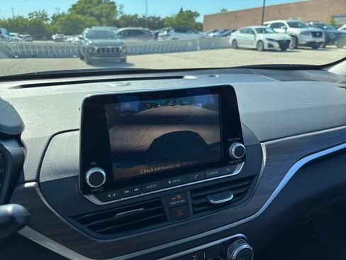 Used 2025 Nissan Altima 2.5 SV FWD image 18