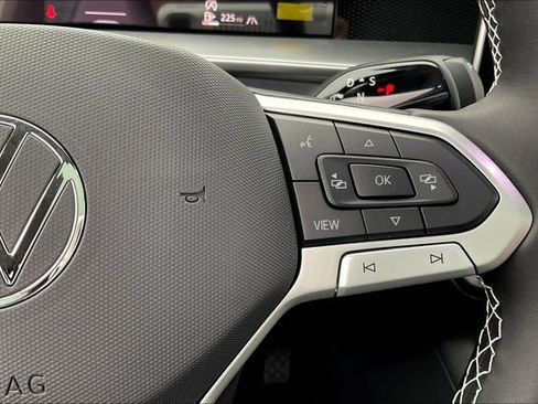 New 2025 Volkswagen Tiguan SE image 19