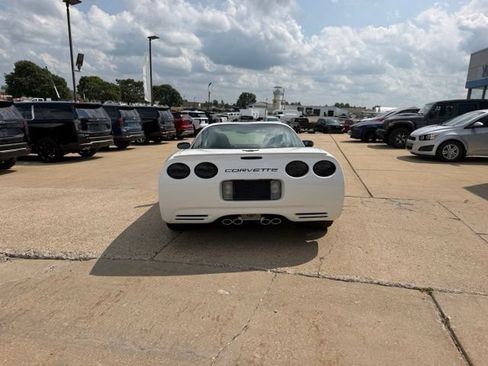 Used 2004 Chevrolet Corvette Coupe RWD image 4